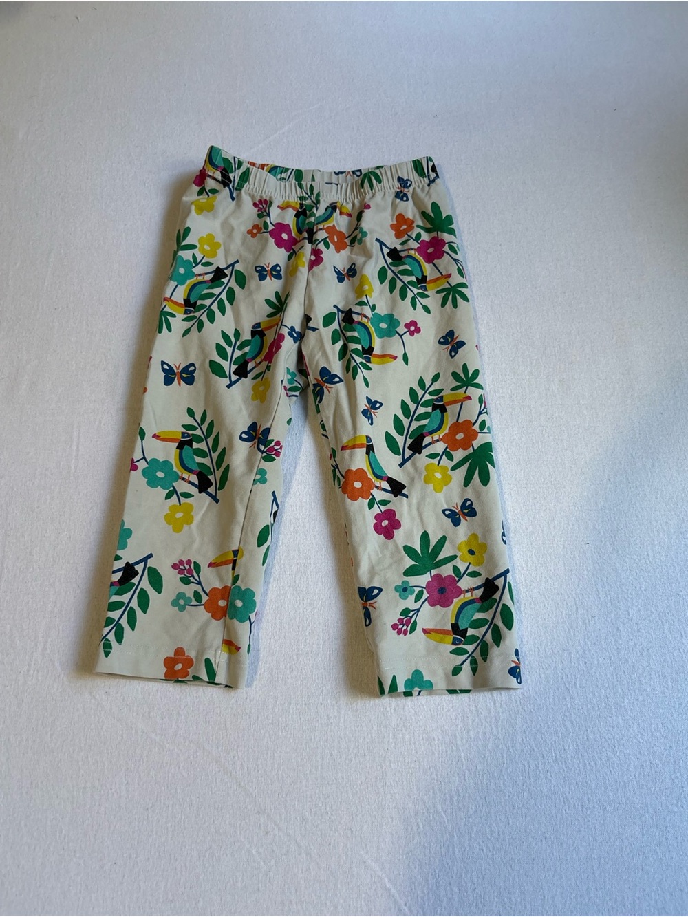 Hanna Andersson Cream Capri Leggings with Multicolor Floral & Toucan Print